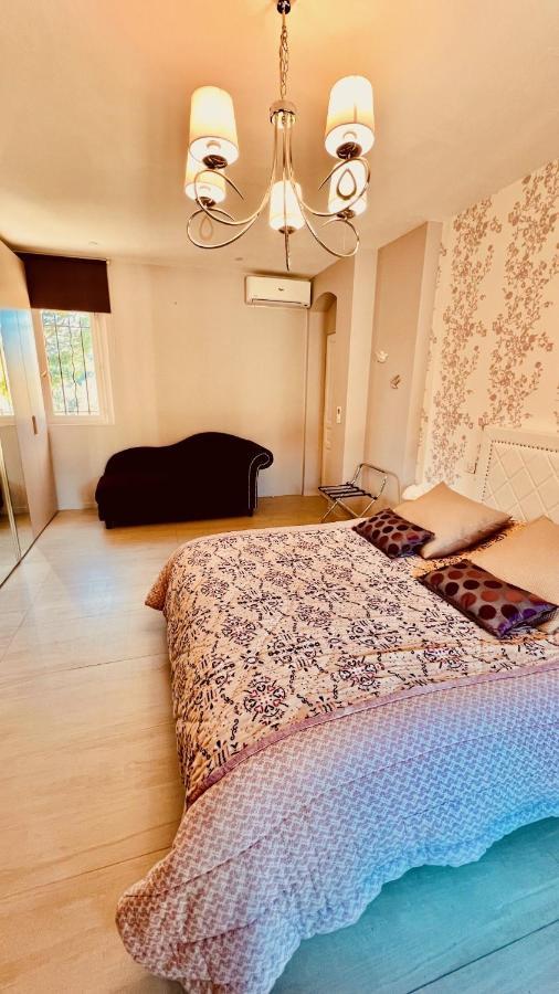 Domaine Les Cigales Bed & Breakfast Муан-Сарту Екстериор снимка