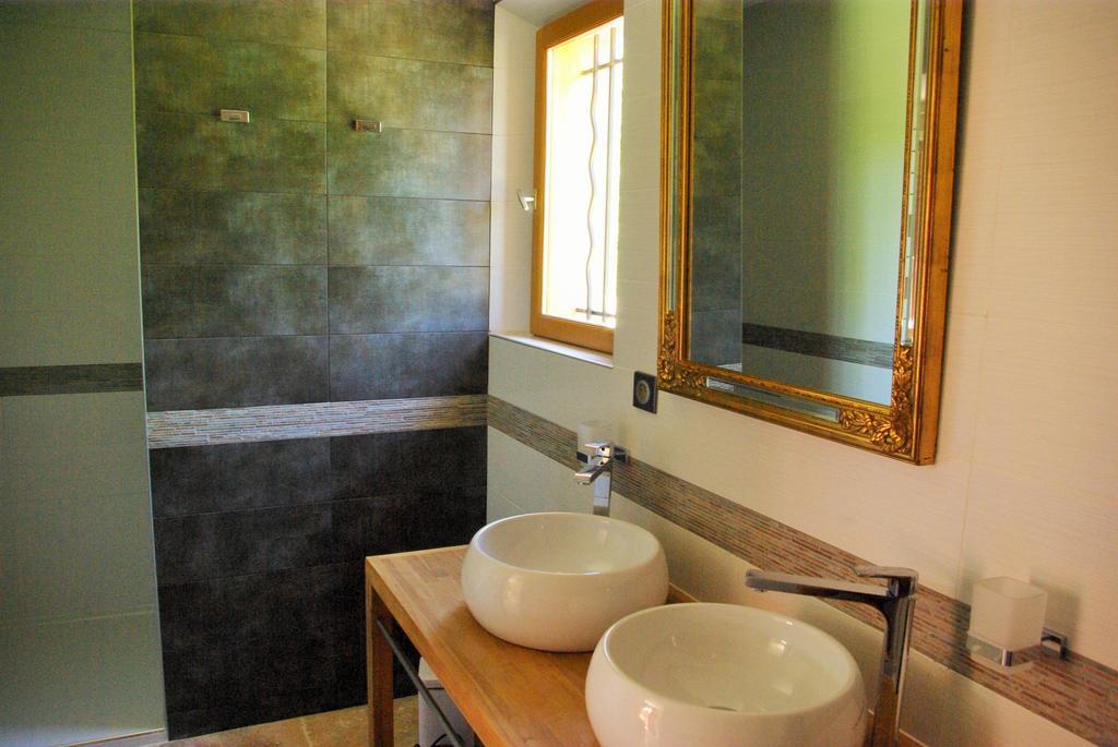 Domaine Les Cigales Bed & Breakfast Муан-Сарту Стая снимка