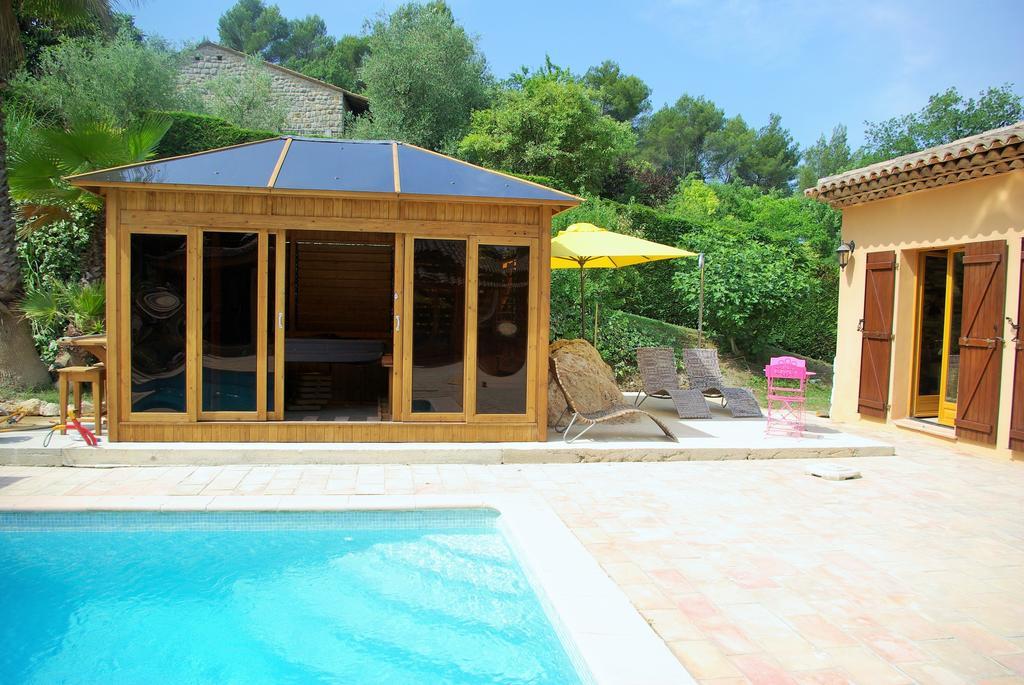 Domaine Les Cigales Bed & Breakfast Муан-Сарту Стая снимка